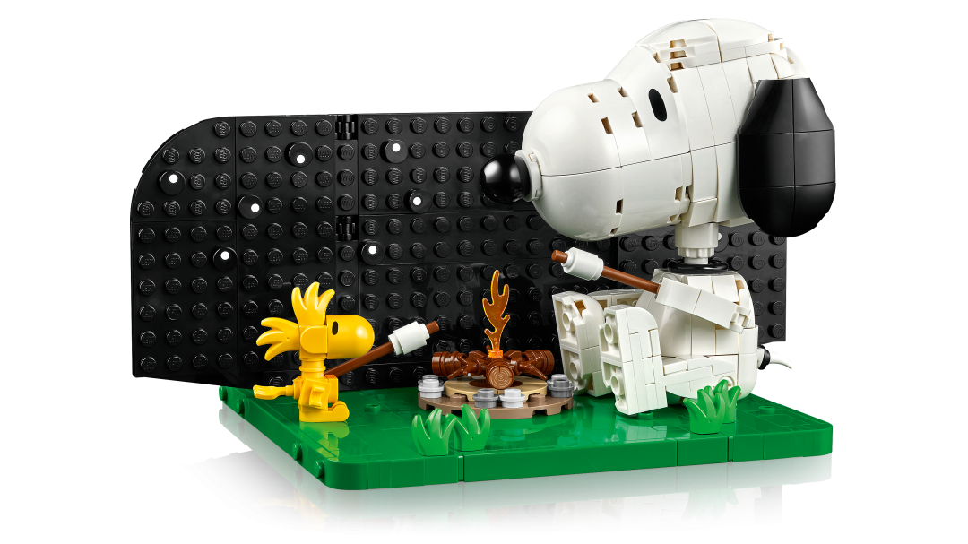 21368 | LEGO® Ideas Peanuts: Snoopy's Doghouse