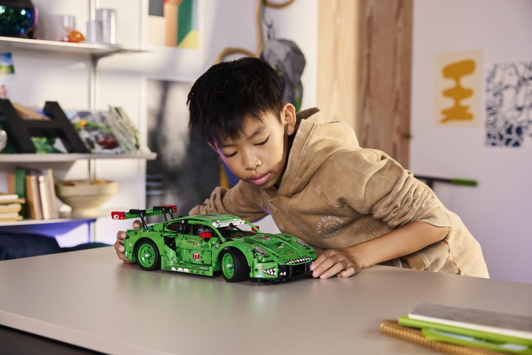 42224 | LEGO® Technic Porsche 911 GT3 R REXY AO Racing Car