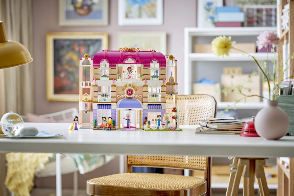 42704 | LEGO® Friends Heartlake City Grand Hotel